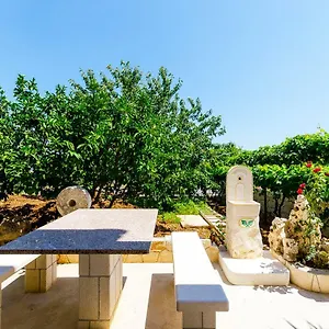 apartman-ivan-trogir.hotels-in-trogir.com/